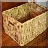 D085. Storage basket.